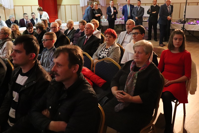 Mieszkańcy znaleźli czas, by podzielić się opłatkiem i złożyć sobie świąteczne życzenia