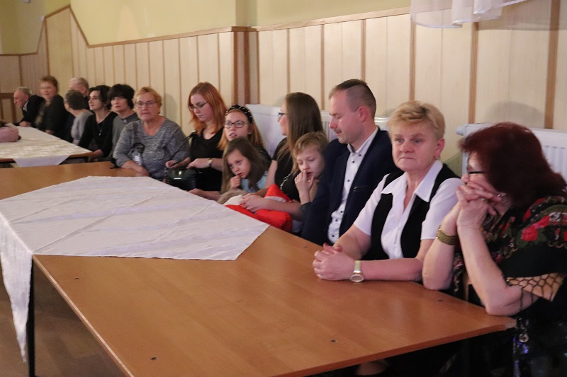 Mieszkańcy znaleźli czas, by podzielić się opłatkiem i złożyć sobie świąteczne życzenia