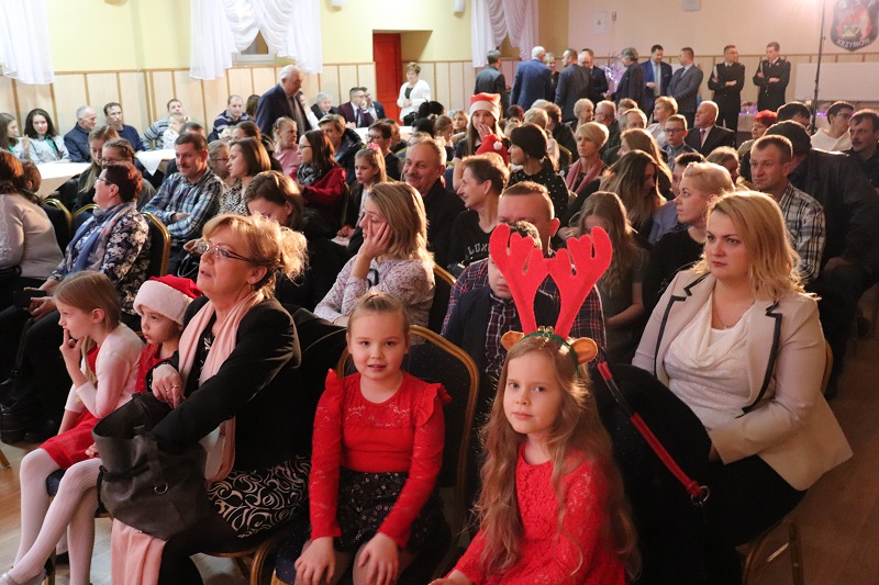 Mieszkańcy znaleźli czas, by podzielić się opłatkiem i złożyć sobie świąteczne życzenia