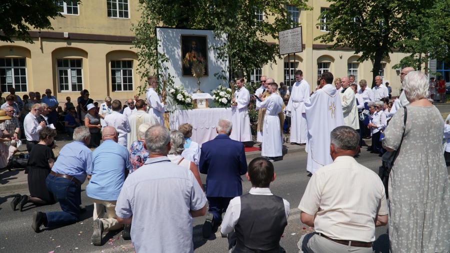 Boże Ciało w Kole. Wierni przeszli w procesji eucharystycznej
