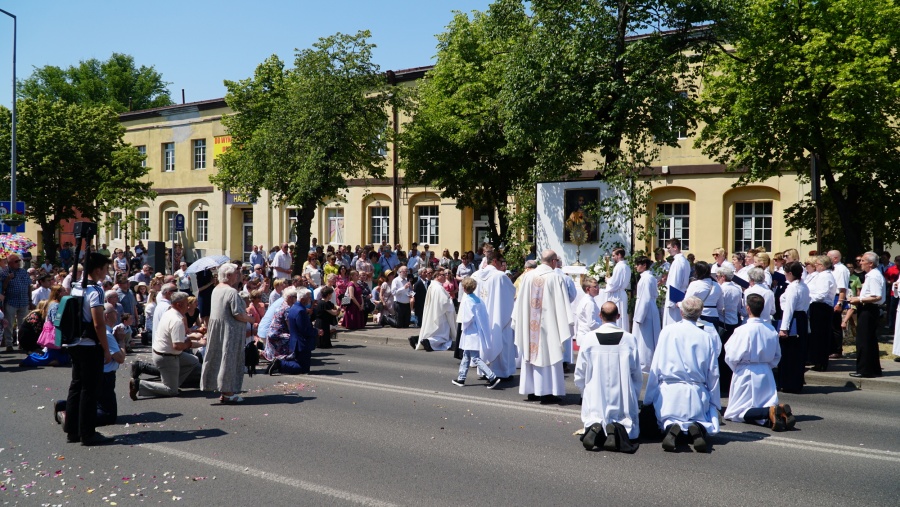Boże Ciało w Kole. Wierni przeszli w procesji eucharystycznej