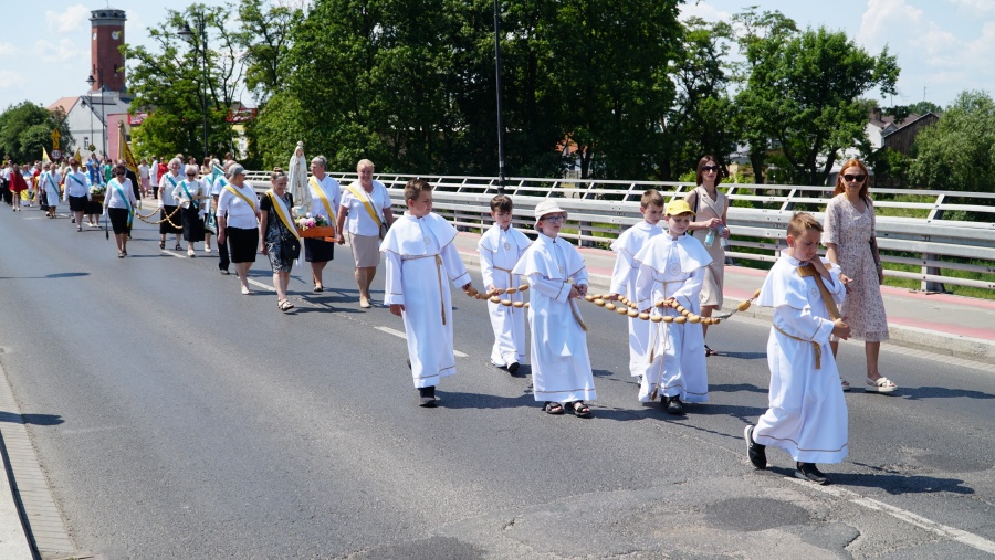 Boże Ciało w Kole. Wierni przeszli w procesji eucharystycznej