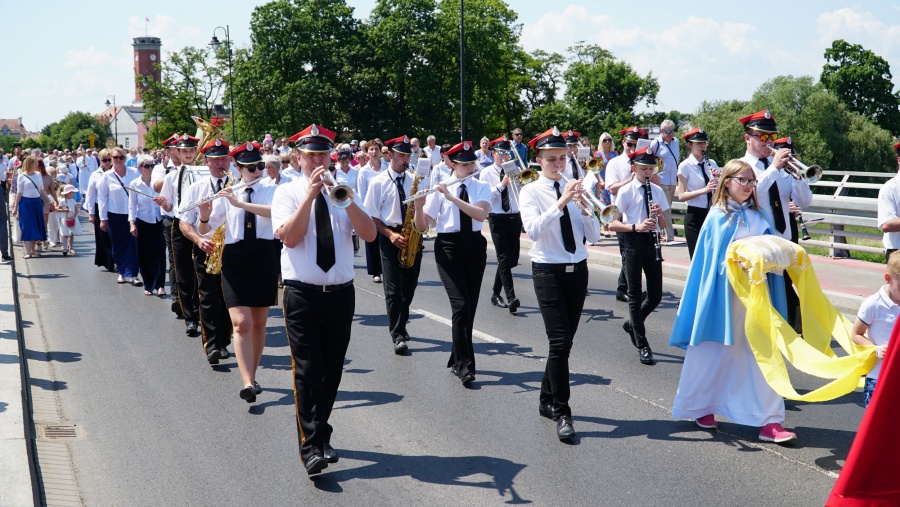 Boże Ciało w Kole. Wierni przeszli w procesji eucharystycznej