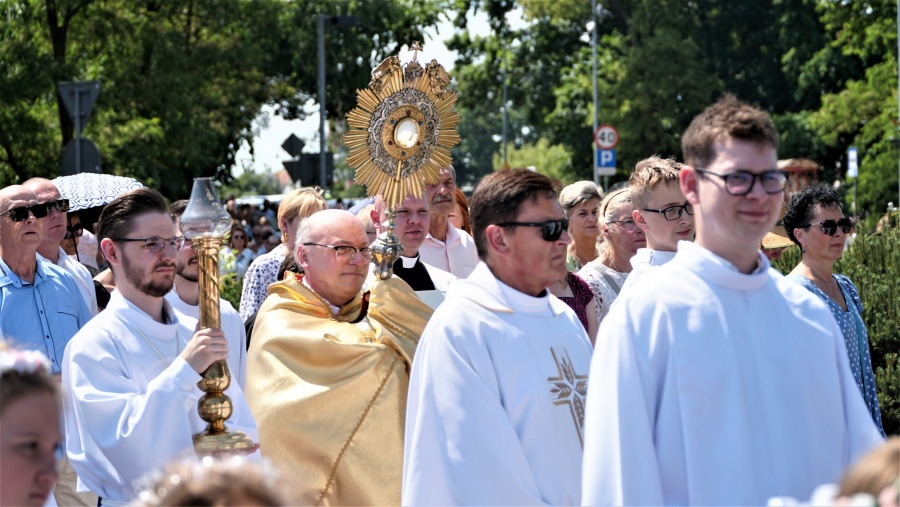 Boże Ciało w Kole. Wierni przeszli w procesji eucharystycznej