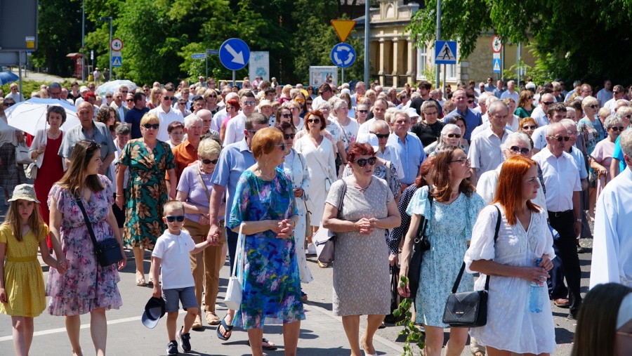 Boże Ciało w Kole. Wierni przeszli w procesji eucharystycznej