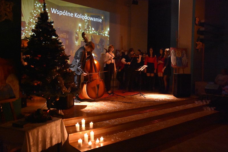 Muzycznie i świątecznie w I LO. Dziś wspólne kolędowanie