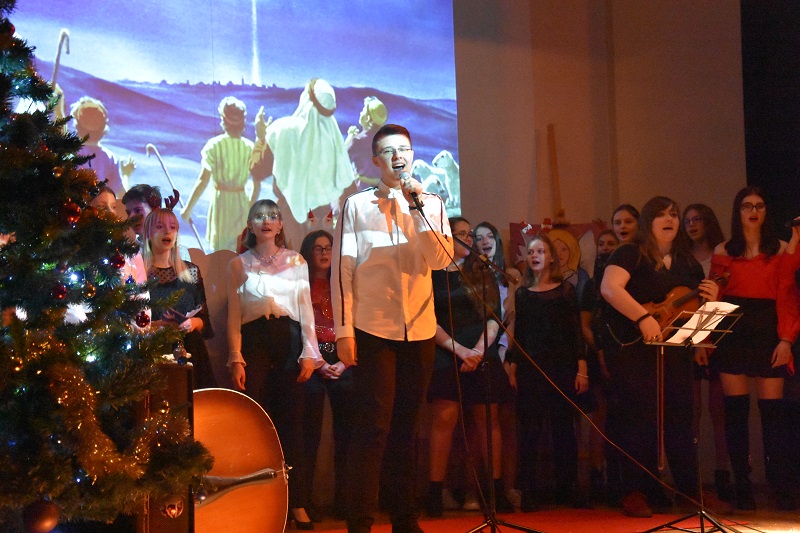 Muzycznie i świątecznie w I LO. Dziś wspólne kolędowanie