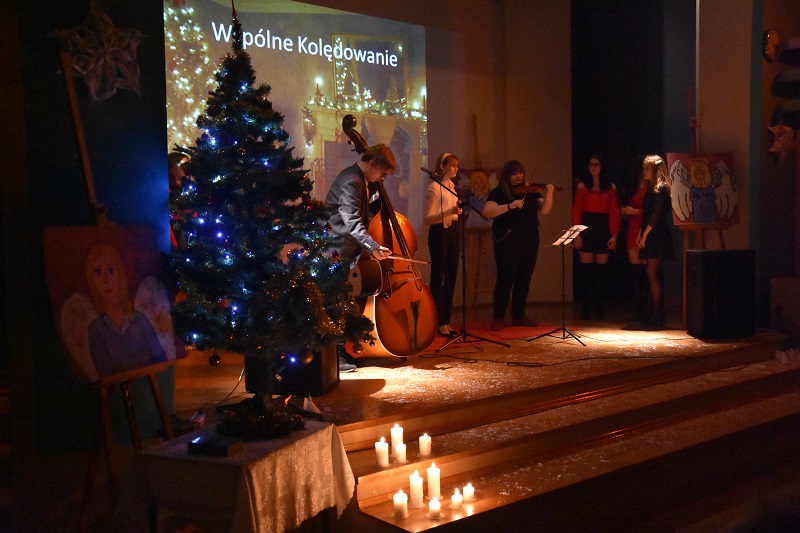 Muzycznie i świątecznie w I LO. Dziś wspólne kolędowanie