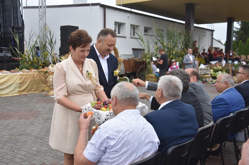 „Dziękujemy za każdy poranek spędzony na polu”. Dożynki Gminno-Parafialne w Krzymowie