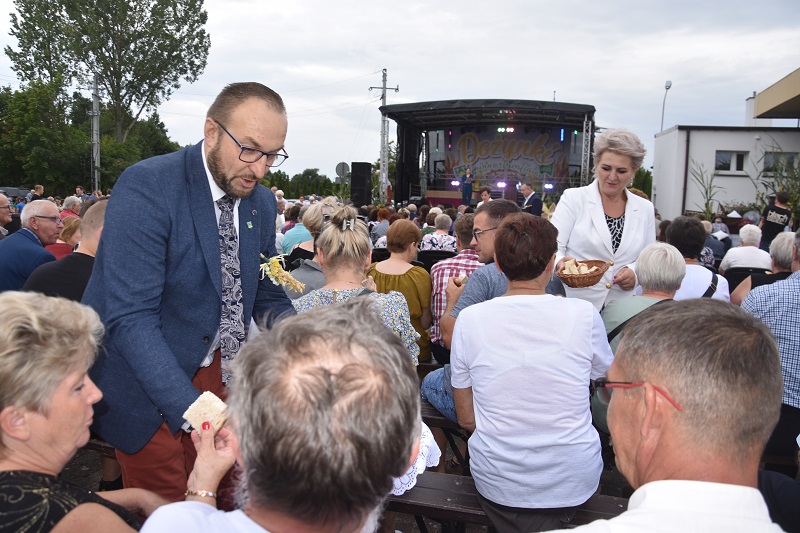 „Dziękujemy za każdy poranek spędzony na polu”. Dożynki Gminno-Parafialne w Krzymowie