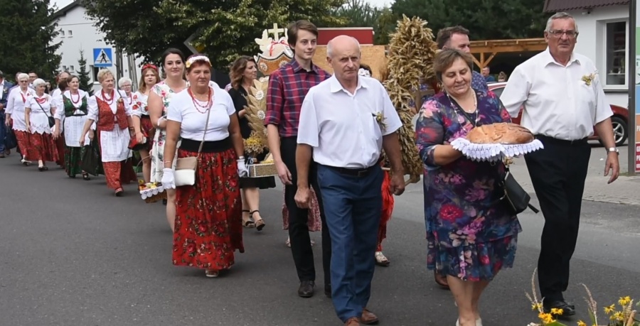 „Dziękujemy za każdy poranek spędzony na polu”. Dożynki Gminno-Parafialne w Krzymowie