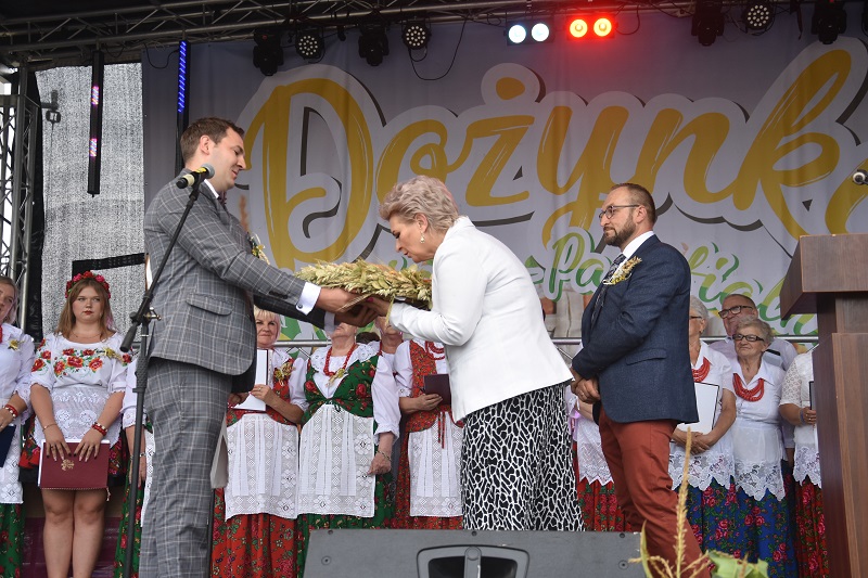 „Dziękujemy za każdy poranek spędzony na polu”. Dożynki Gminno-Parafialne w Krzymowie