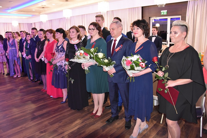 Około 200 osób z ZS CKU bawi się na studniówce. To ich najważniejszy bal w życiu