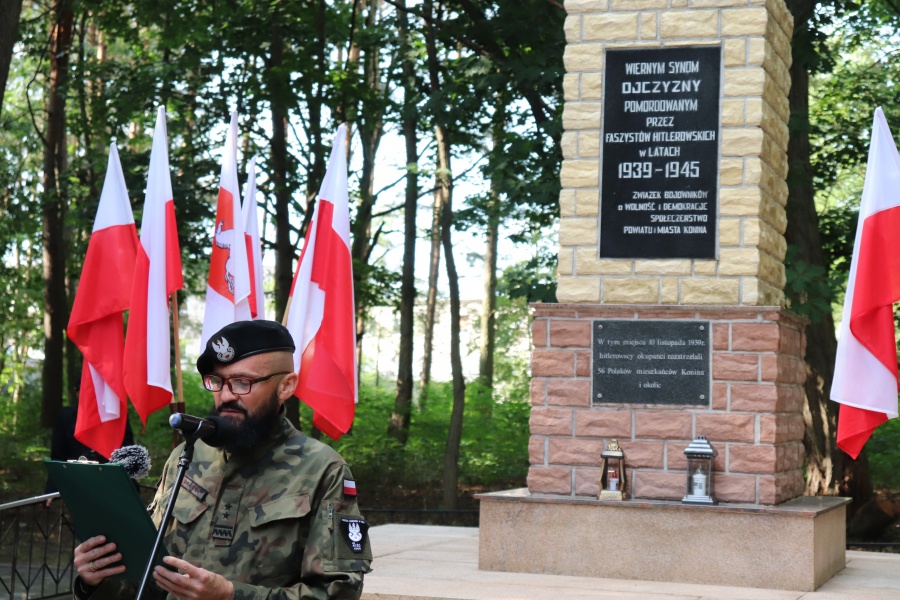 „Z wielką czcią pochylamy dziś głowy przed wszystkimi, którzy stanęli do walki w godzinach próby”
