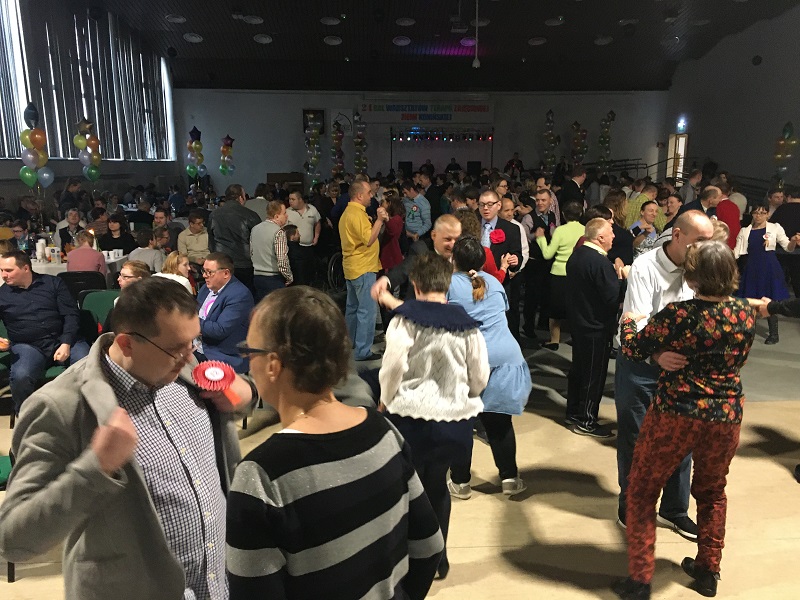 To jedyny taki bal w Wielkopolsce. Kilkaset osób szaleje na parkiecie