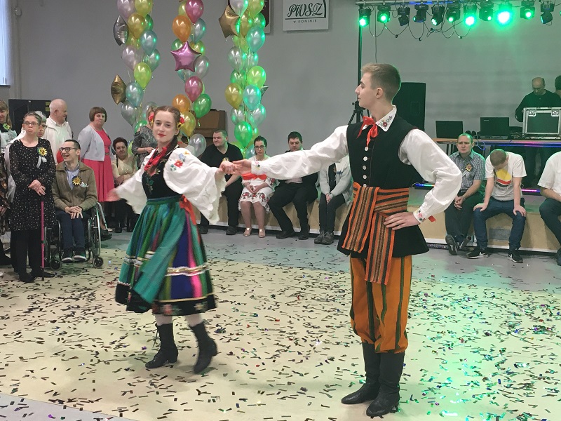 To jedyny taki bal w Wielkopolsce. Kilkaset osób szaleje na parkiecie