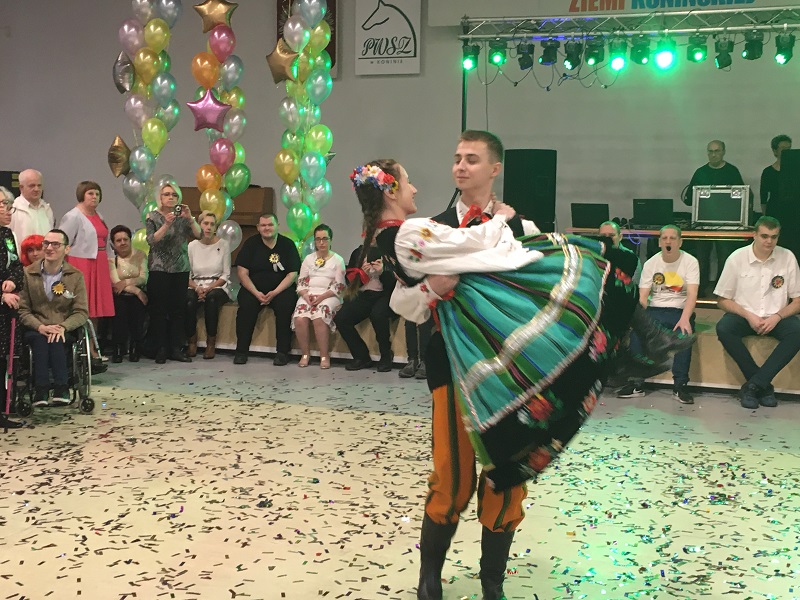 To jedyny taki bal w Wielkopolsce. Kilkaset osób szaleje na parkiecie