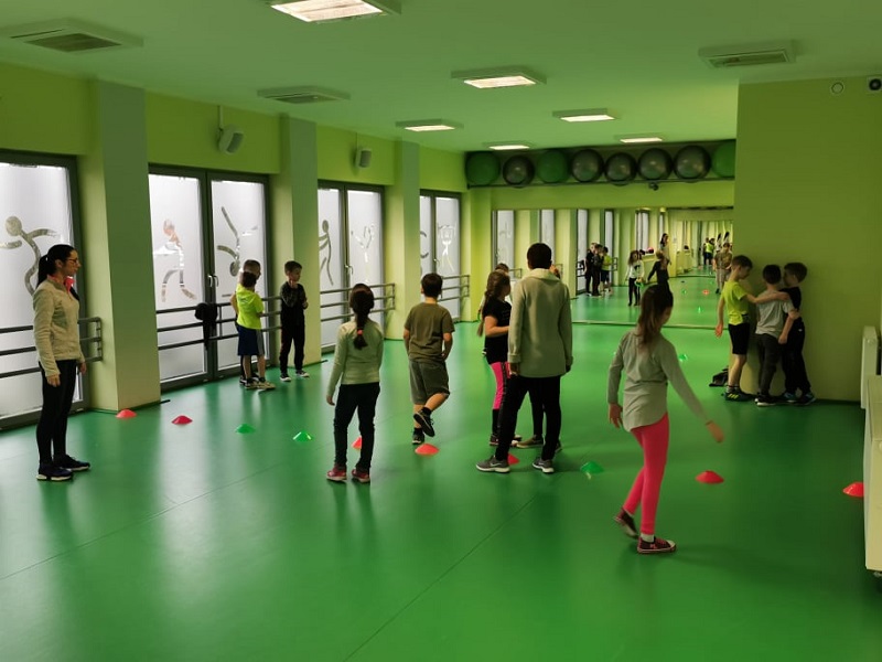 Kino, zabawy, kręgle i sport. Takie atrakcje czekają na dzieci w ferie