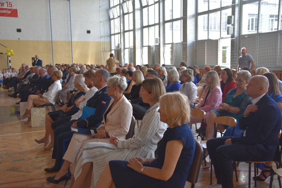 Szkoła Podstawowa nr 15 skończyła 30 lat. Uroczyście obchodzili jubileusz