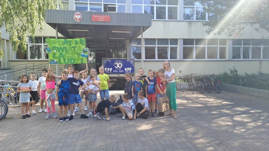 Śmieciowa akcja uczniów piątki