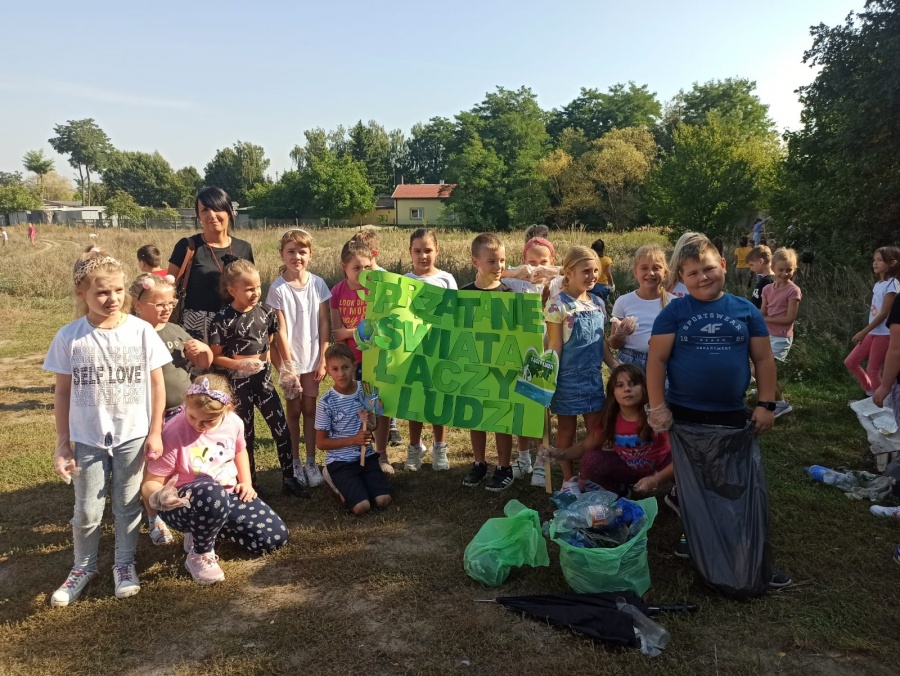 Śmieciowa akcja uczniów piątki