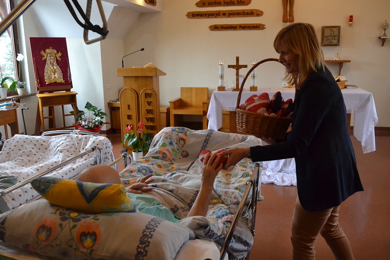 Pacjenci otrzymali serca. Msza w hospicjum z okazji Światowego Dnia Chorego