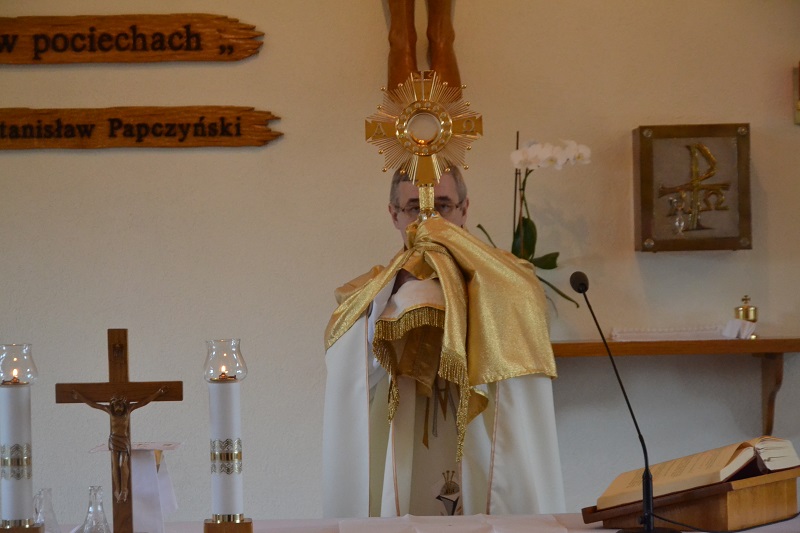 Pacjenci otrzymali serca. Msza w hospicjum z okazji Światowego Dnia Chorego