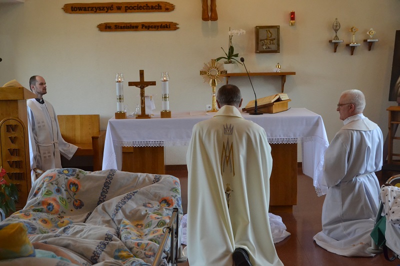 Pacjenci otrzymali serca. Msza w hospicjum z okazji Światowego Dnia Chorego