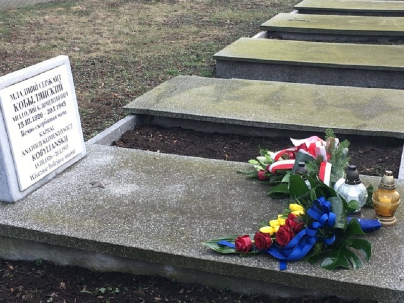 Ambasador na mogile mołdawskiego żołnierza. Obiecał odnaleźć jego rodzinę