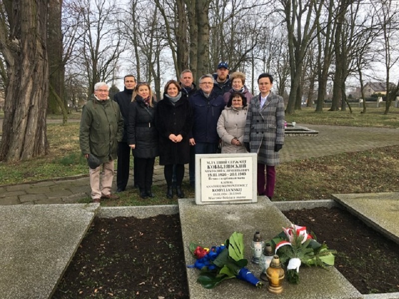 Ambasador na mogile mołdawskiego żołnierza. Obiecał odnaleźć jego rodzinę