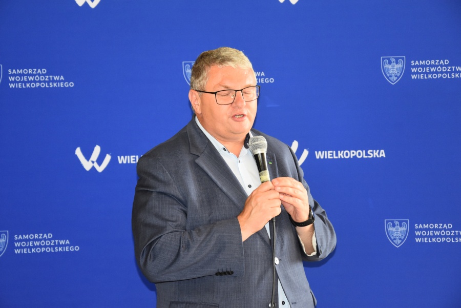 Zamiast wyrzucać do śmieci, z czerstwego chleba można zrobić pyszną tartę