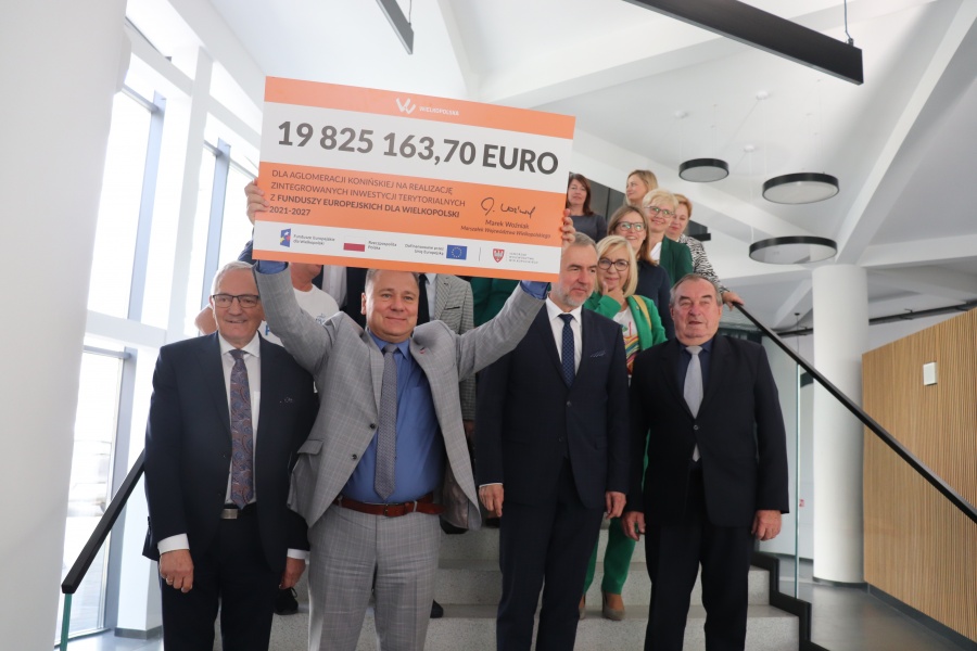 Gorąca dyskusja o przyszłości Polski w UE przy podpisaniu porozumienia