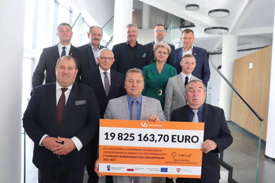 Gorąca dyskusja o przyszłości Polski w UE przy podpisaniu porozumienia