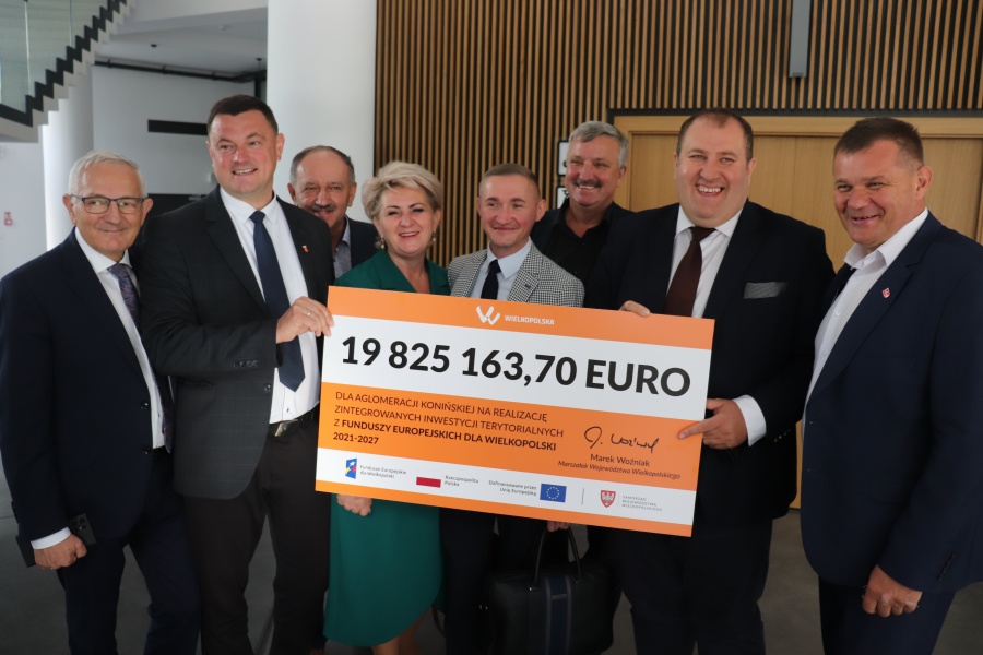 Gorąca dyskusja o przyszłości Polski w UE przy podpisaniu porozumienia