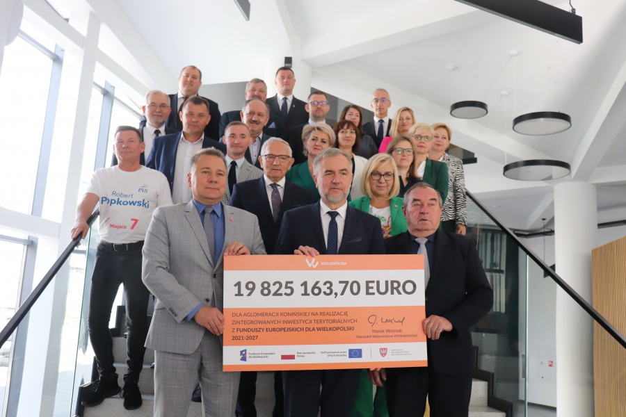 Gorąca dyskusja o przyszłości Polski w UE przy podpisaniu porozumienia