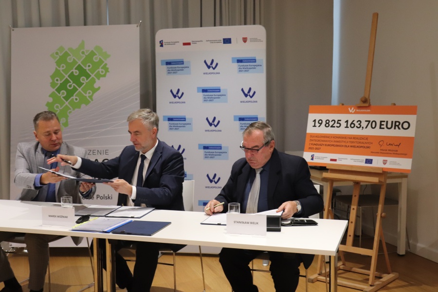 Gorąca dyskusja o przyszłości Polski w UE przy podpisaniu porozumienia