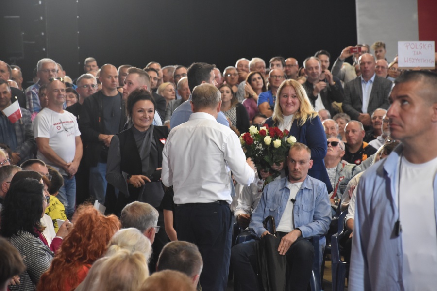 W Koninie 9-latka ze łzami w oczach do Donalda Tuska: „czy po 15 października będę żyła w bezpiecznym i szczęśliwym kraju?”