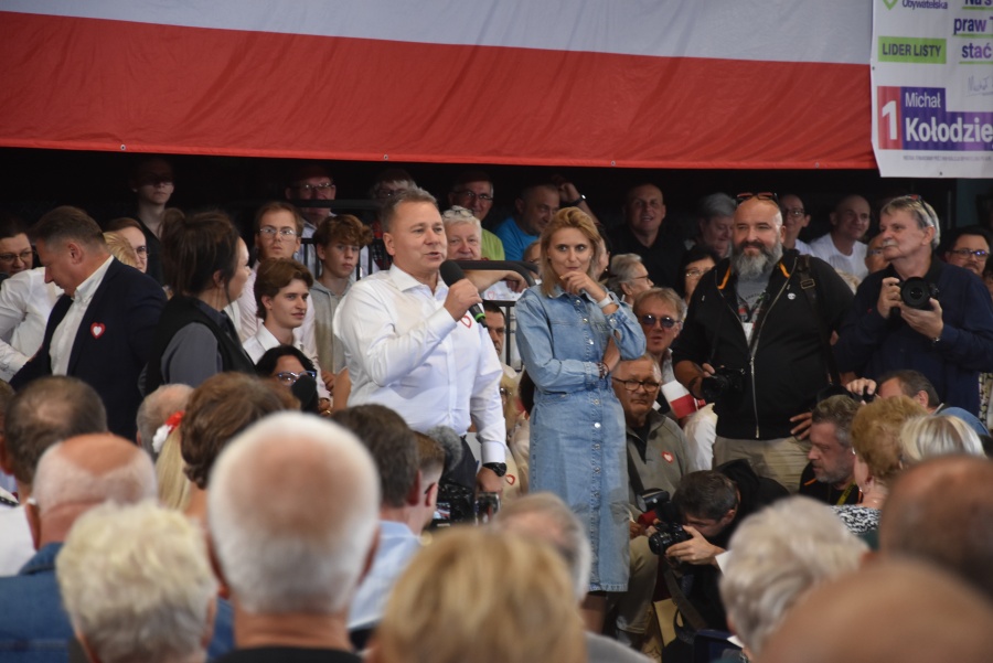 W Koninie 9-latka ze łzami w oczach do Donalda Tuska: „czy po 15 października będę żyła w bezpiecznym i szczęśliwym kraju?”