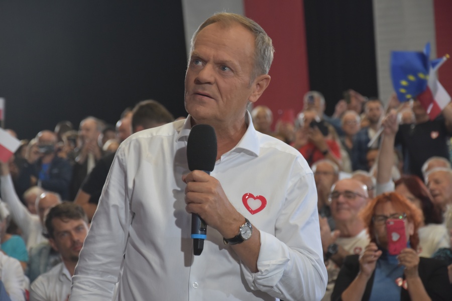 W Koninie 9-latka ze łzami w oczach do Donalda Tuska: „czy po 15 października będę żyła w bezpiecznym i szczęśliwym kraju?”