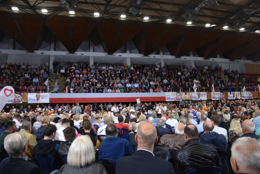 W Koninie 9-latka ze łzami w oczach do Donalda Tuska: „czy po 15 października będę żyła w bezpiecznym i szczęśliwym kraju?”
