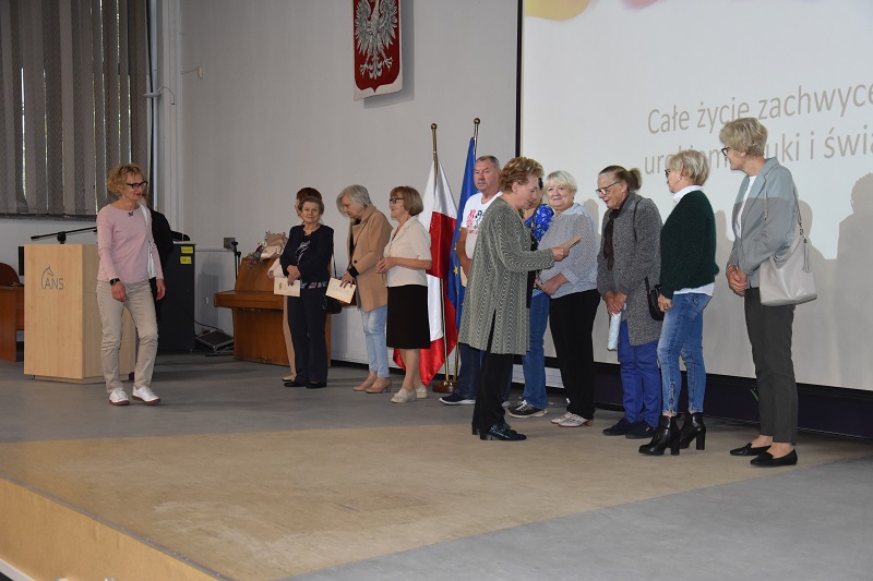 „Uczmy się tańczyć w deszczu”. Koniński Uniwersytet Trzeciego Wieku zainaugurował rok akademicki
