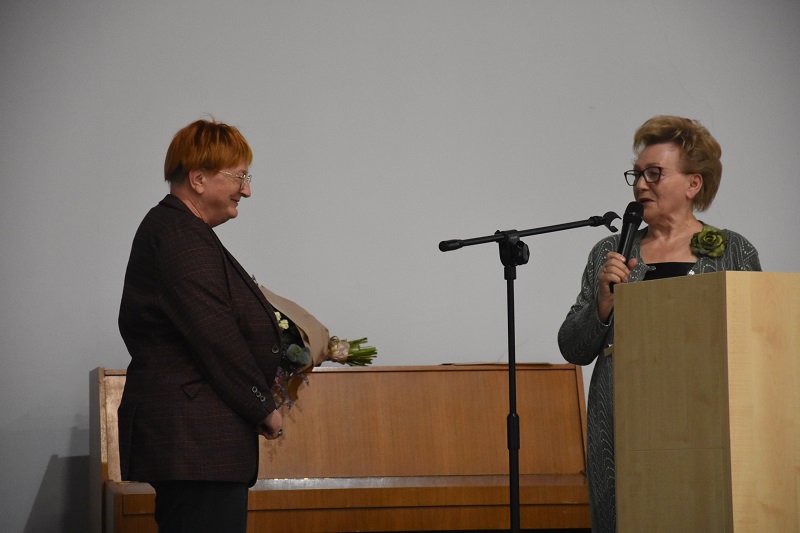 „Uczmy się tańczyć w deszczu”. Koniński Uniwersytet Trzeciego Wieku zainaugurował rok akademicki
