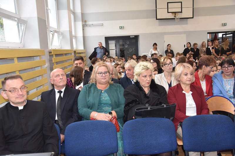 Spełniły się marzenia uczniów. Szkoła wypiękniała po gruntownym remoncie