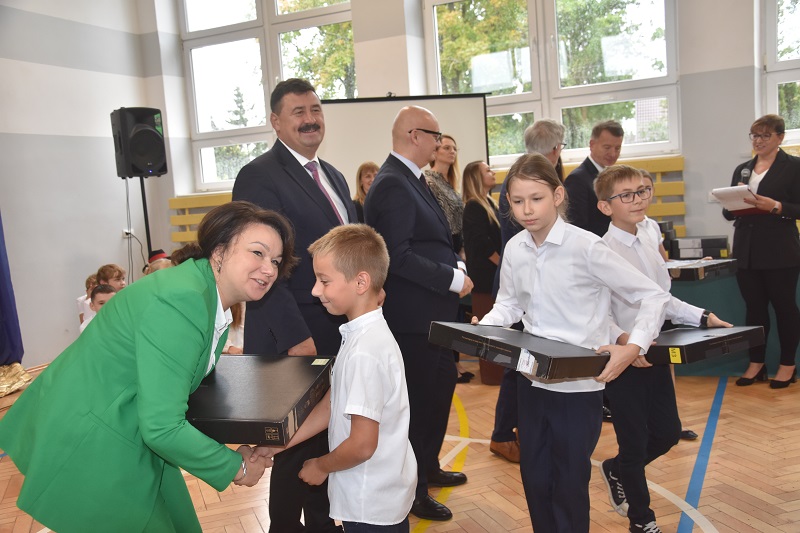 Spełniły się marzenia uczniów. Szkoła wypiękniała po gruntownym remoncie
