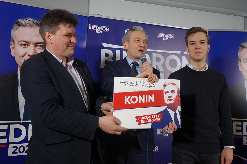 Robert Biedroń do mieszkańców: „Ojciec Rydzyk wygrywa z Koninem! Taka jest dzisiaj niesprawiedliwa Polska”