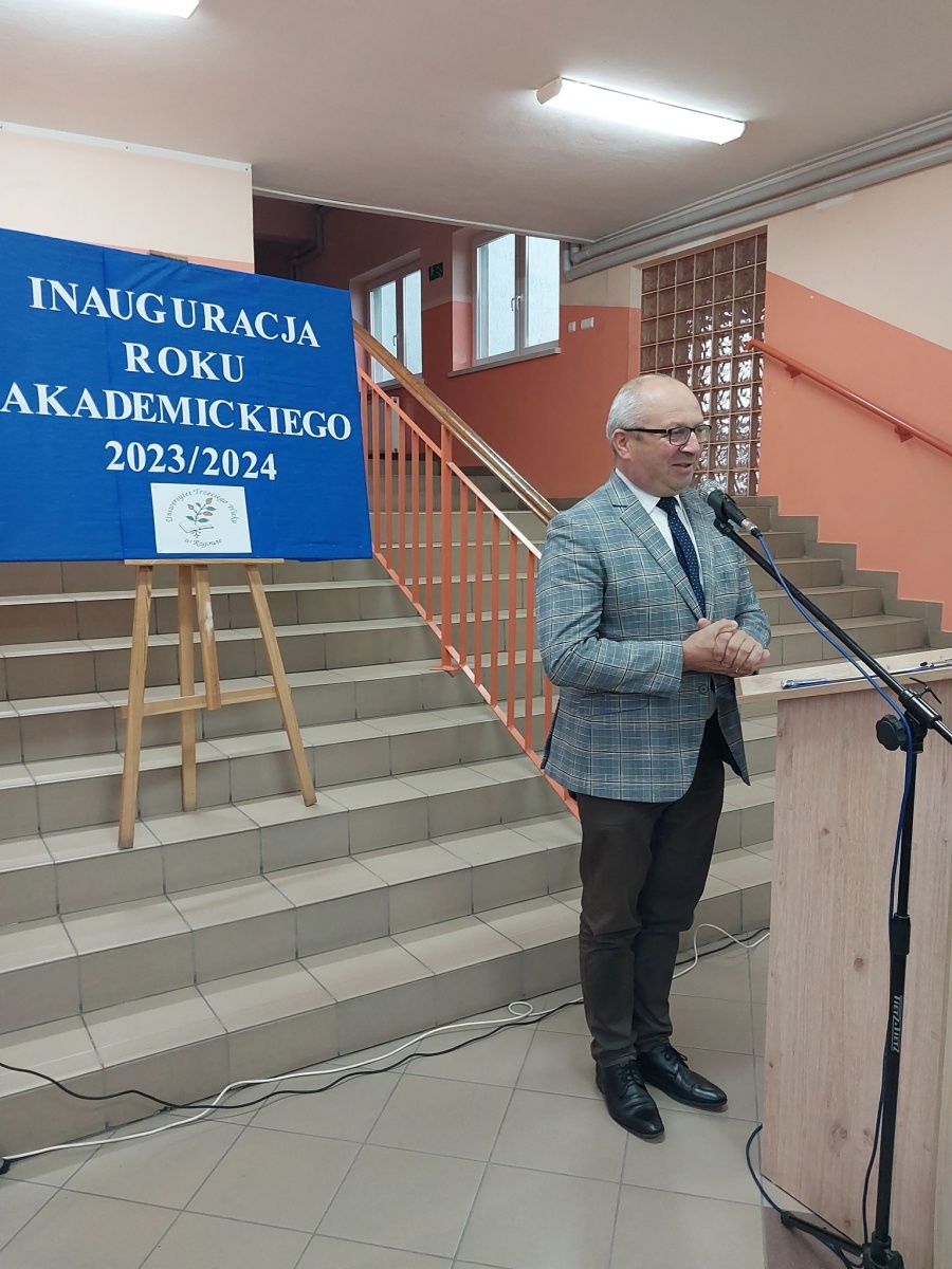 Seniorzy rozpoczęli rok. Uniwersytet Trzeciego Wieku ma 13 nowych członków