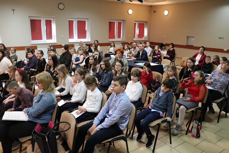 Aż 52 recytatorów w konkursie „Czerwieńcie, zieleńcie się słowa”