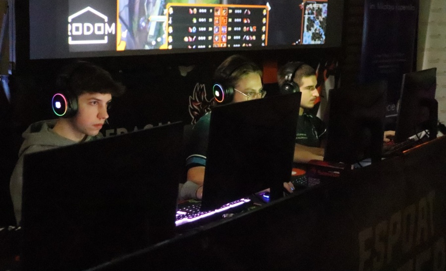 E-sportowa rywalizacja w Koninie