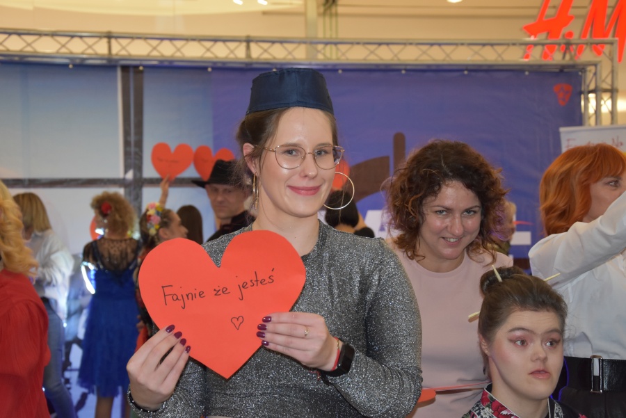 W magicznej podróży dookoła świata. 16. odsłona pokazu „Moda dla Każdego”