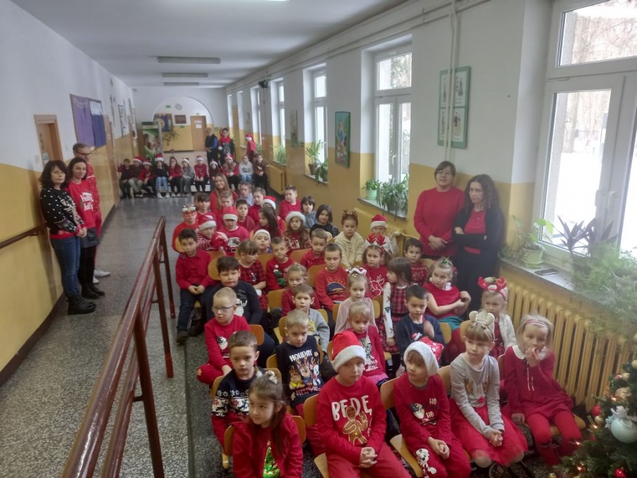 Najpierw warsztaty, później przedstawienie. Seniorzy zawitali do szkół